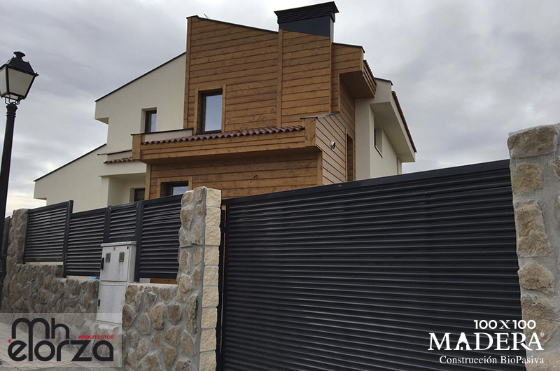 Tres-casas-100x100madera-entrada